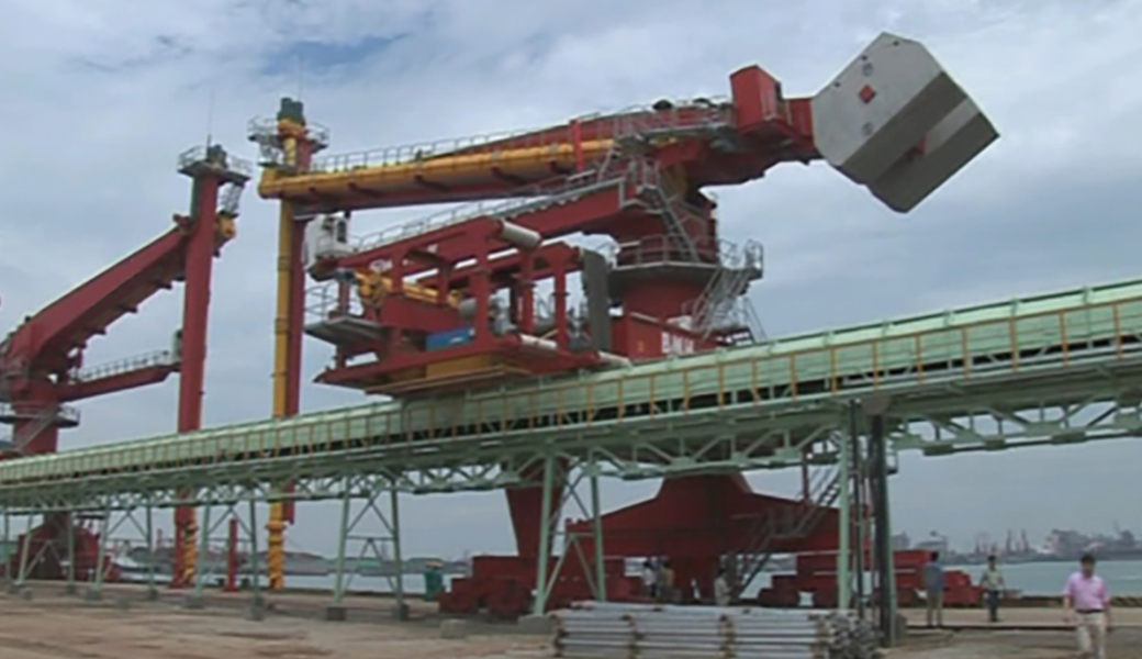 大型螺旋式連續卸船機綜合介紹